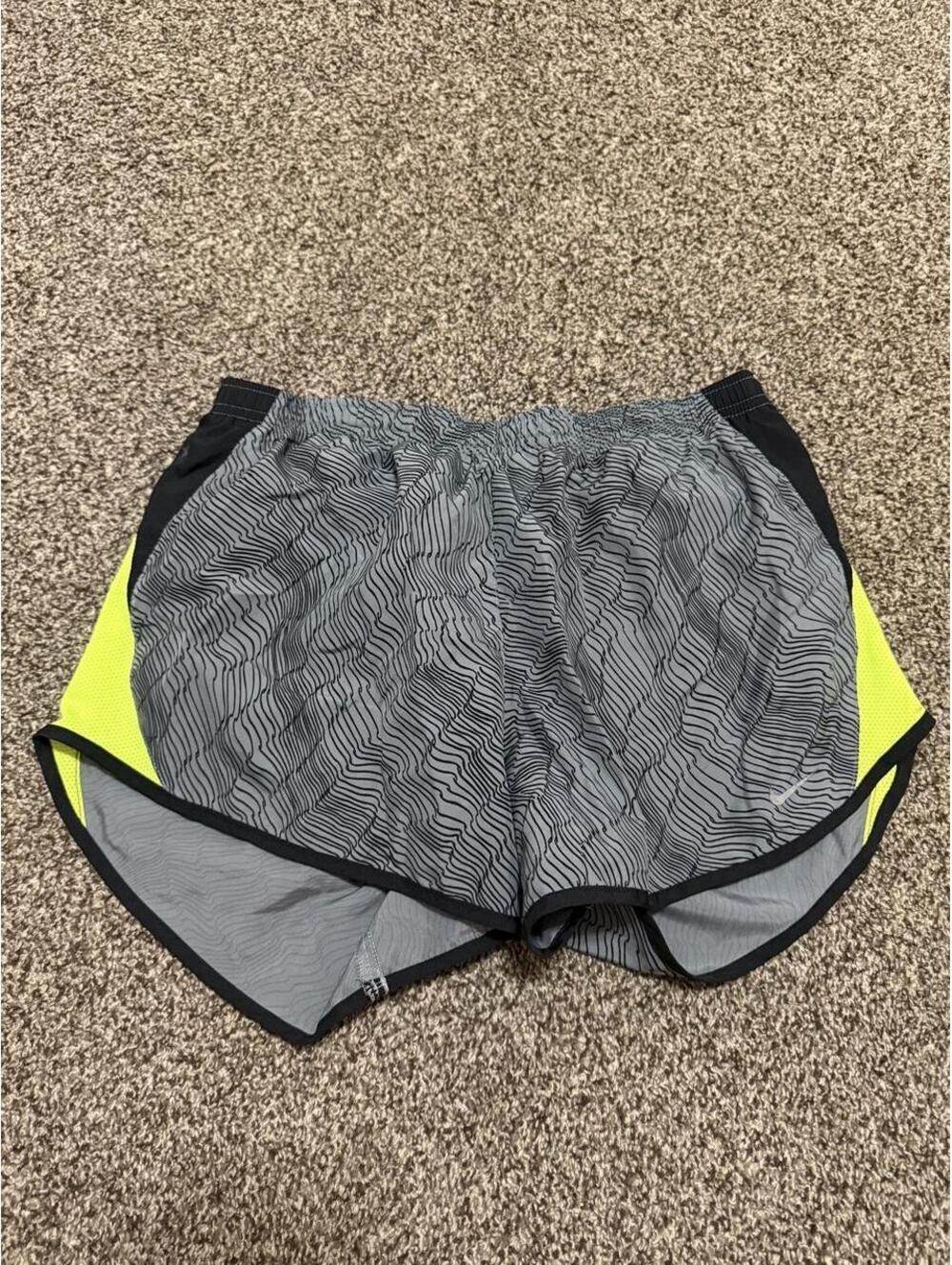 Nike gray & black wavy line running shorts size M #running #athletic